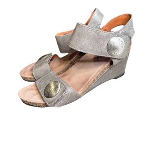 Taos CAROUSEL 2 Gray Leather Wedge Sandals Sz 37 /US 6 6.5